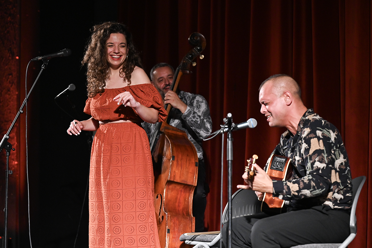 Júlia Kozáková a Manuša Trio